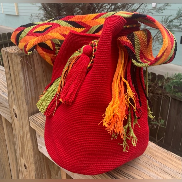 Red an colorful artisan handmade Colombian Mochila (bag). - Picture 5 of 6